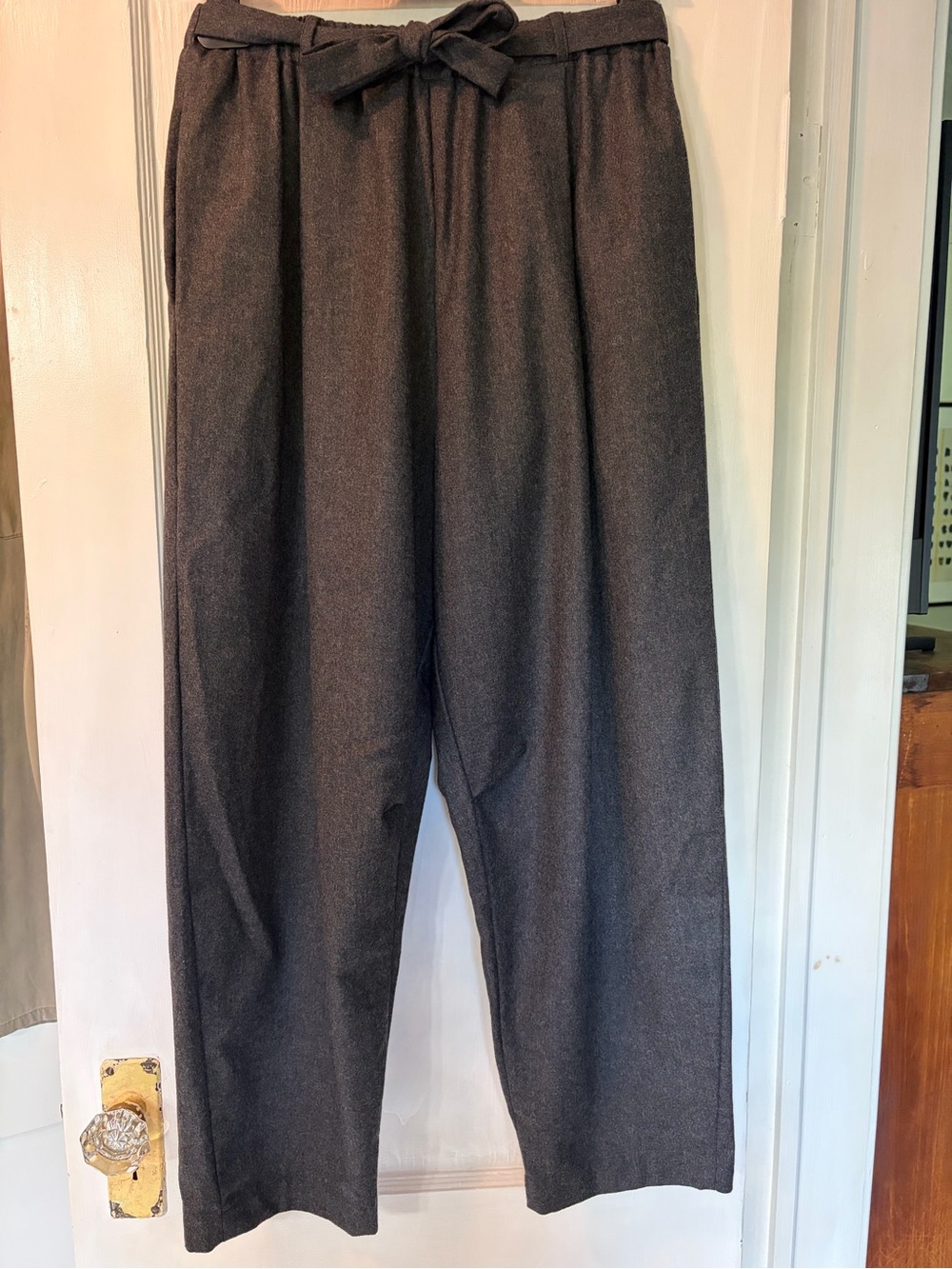 Gallegos Desportes Cropped Paperbag Waist Pants in Charcoal